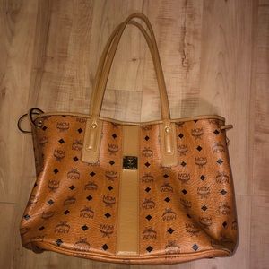 Reversible classic MCM bag
